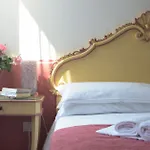Ca' San Trovaso - 6 Bed & Breakfast 3*