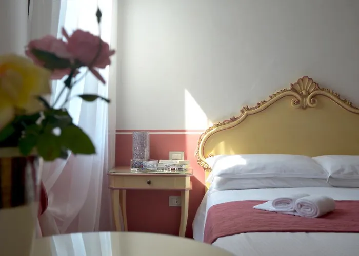 Ca' San Trovaso - 6 Bed & Breakfast 3*