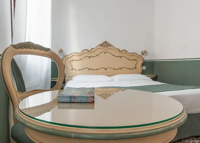 Ca' San Trovaso - 6 Bed & Breakfast Venezia