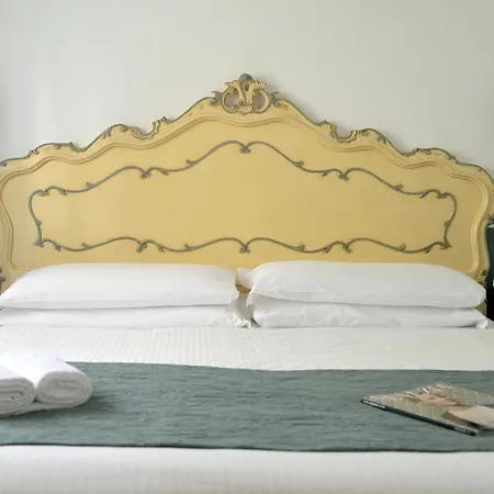 Ca' San Trovaso - 6 Bed & Breakfast