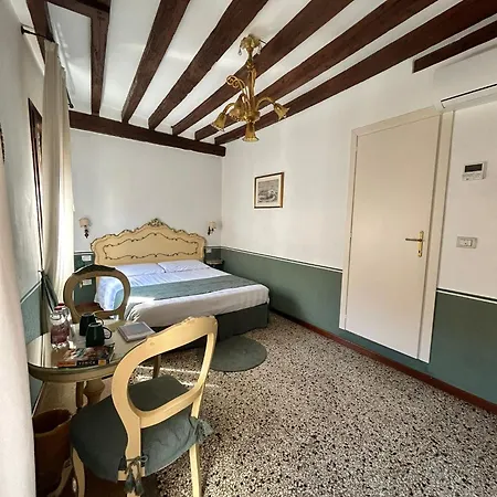 Ca' San Trovaso - 6 Bed and breakfast