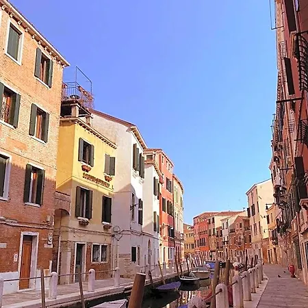 Ca' San Trovaso - 6 Bed & Breakfast 3*