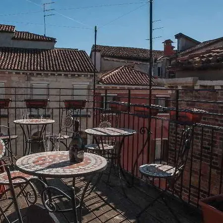 לינה וארוחת בוקר Ca' San Trovaso - 6 ונציה