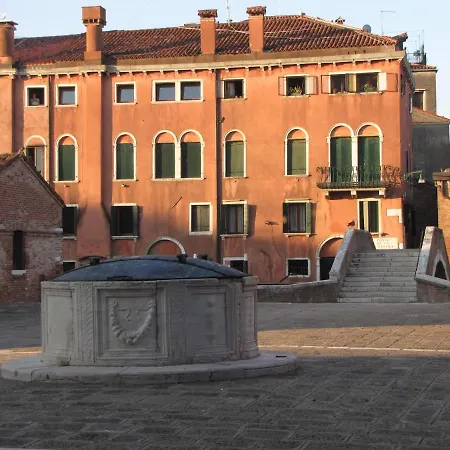 Ca' San Trovaso - 6 Bed and breakfast