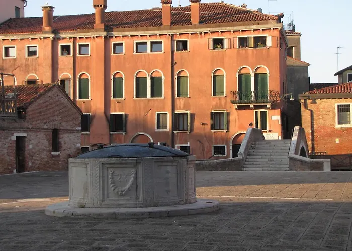 Ca' San Trovaso - 6 Bed and Breakfast