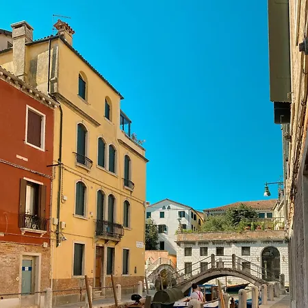 Ca' San Trovaso - 6 Bed & Breakfast 3*