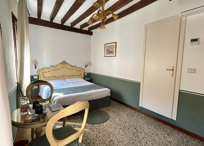 Ca' San Trovaso - 6 Bed & Breakfast